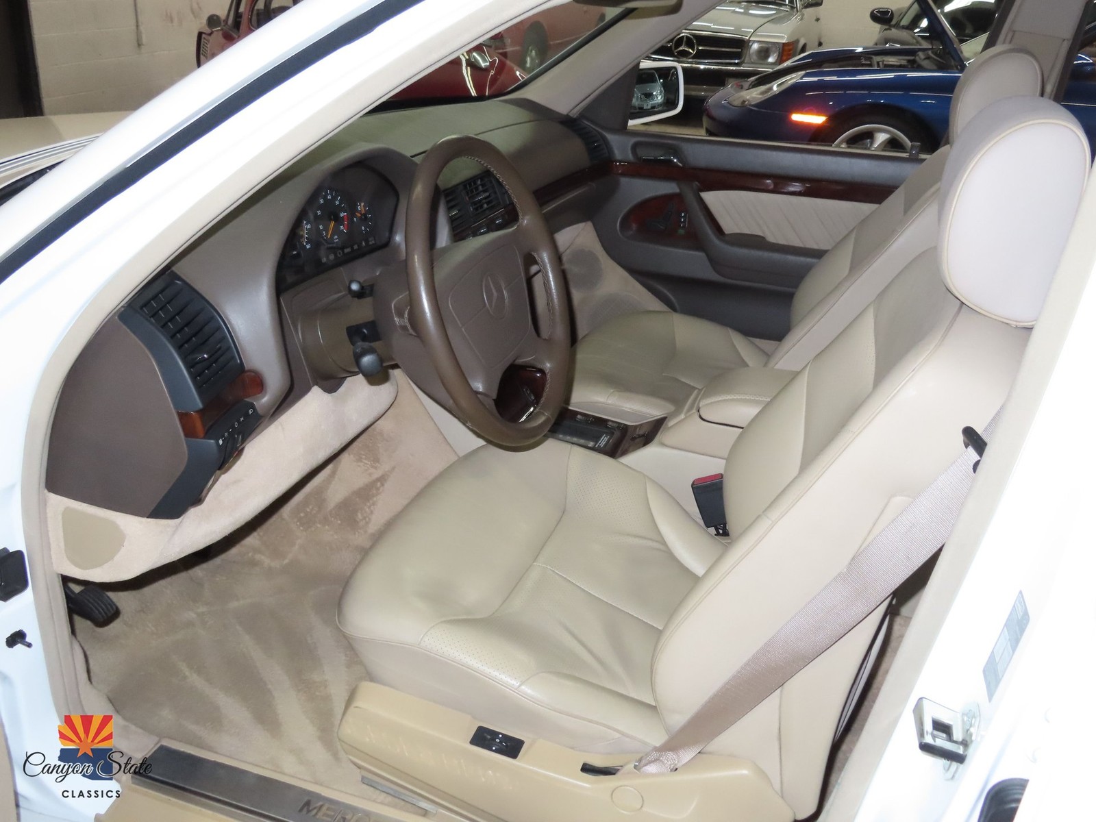 Mercedes-Benz-S-Class-1995-Sedan-1