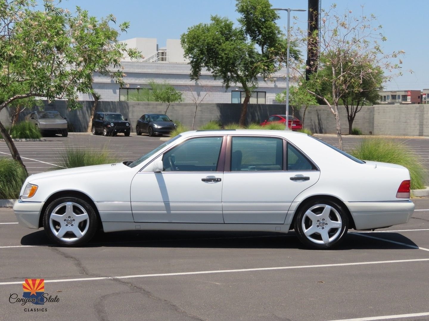 Mercedes-Benz-S-Class-1995-Sedan-6