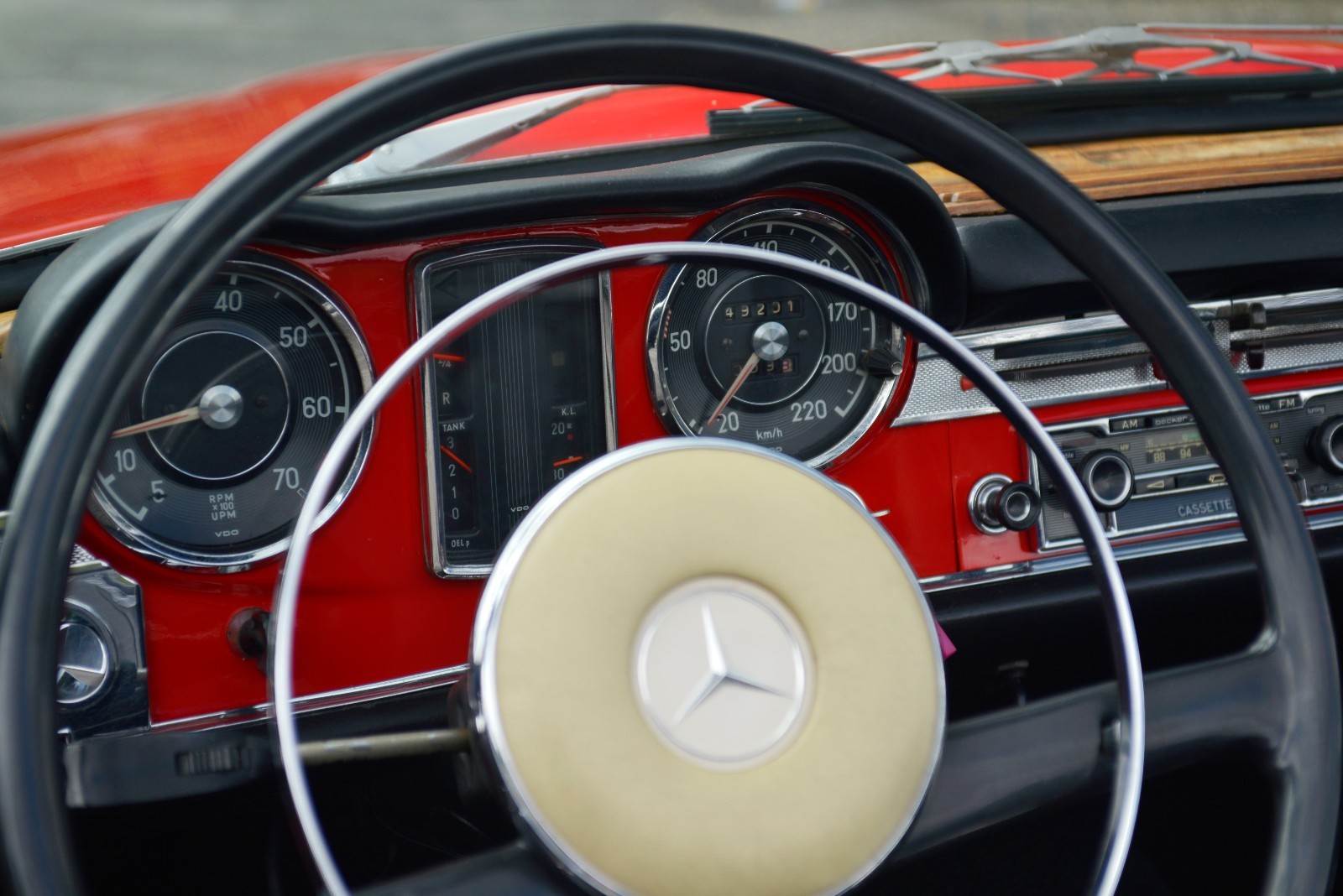 Mercedes-Benz-SL-Class-1964-Convertible-16