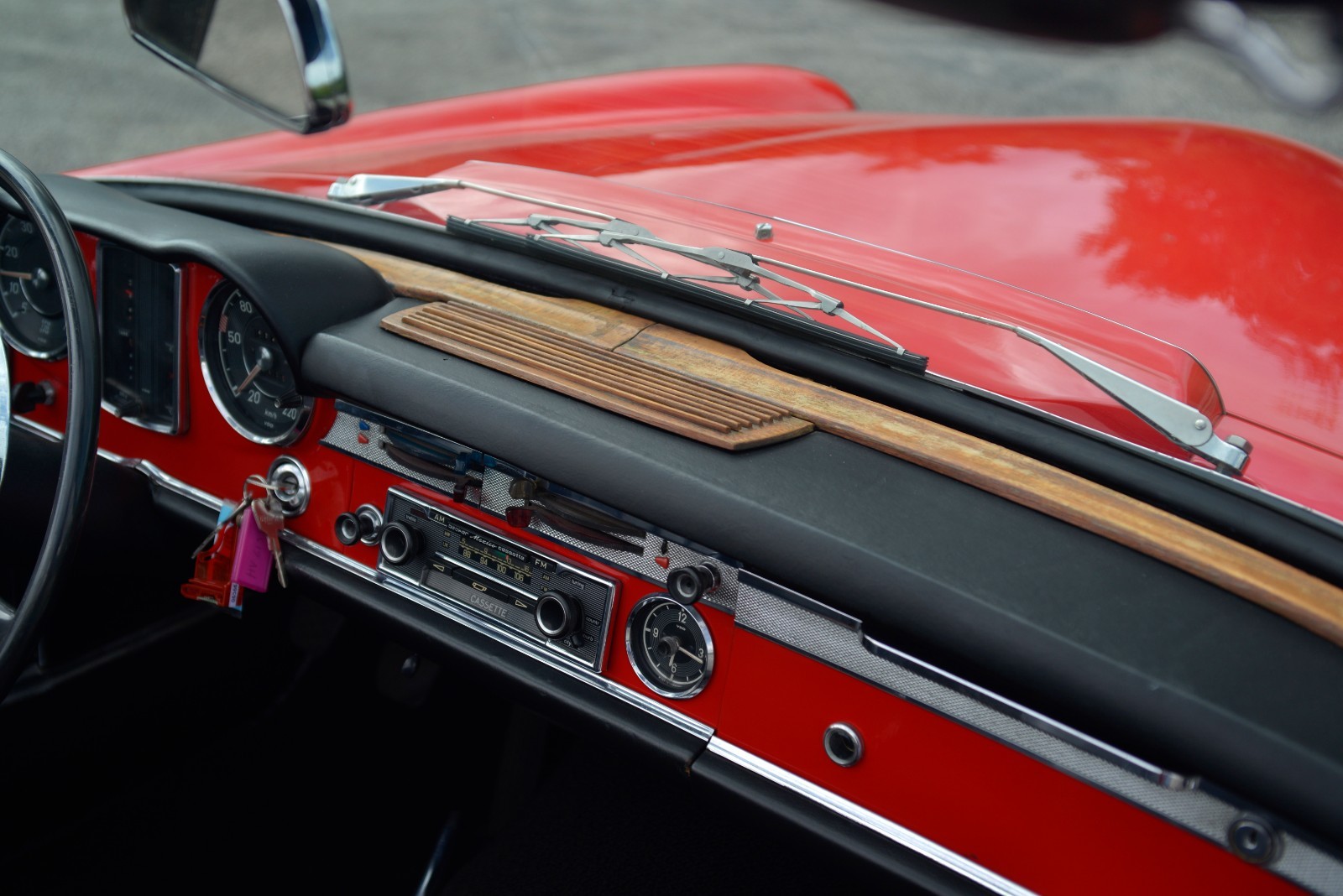 Mercedes-Benz-SL-Class-1964-Convertible-19