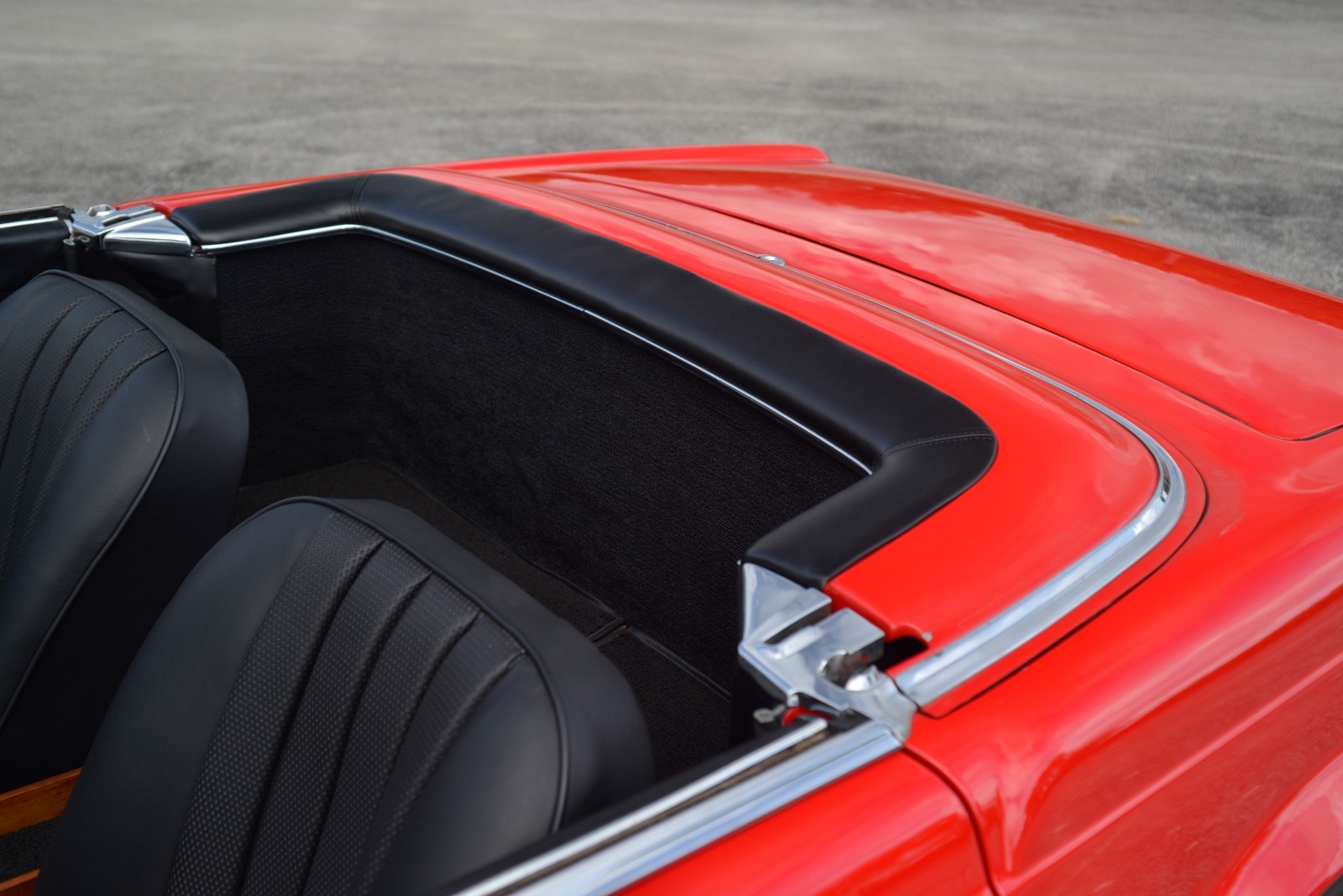 Mercedes-Benz-SL-Class-1964-Convertible-23