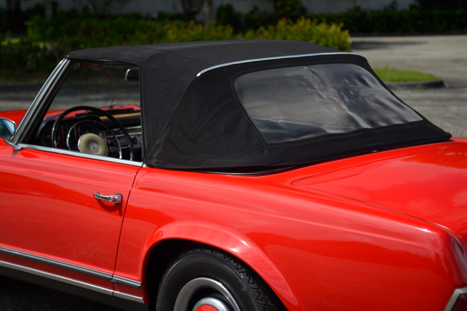 Mercedes-Benz-SL-Class-1964-Convertible-27