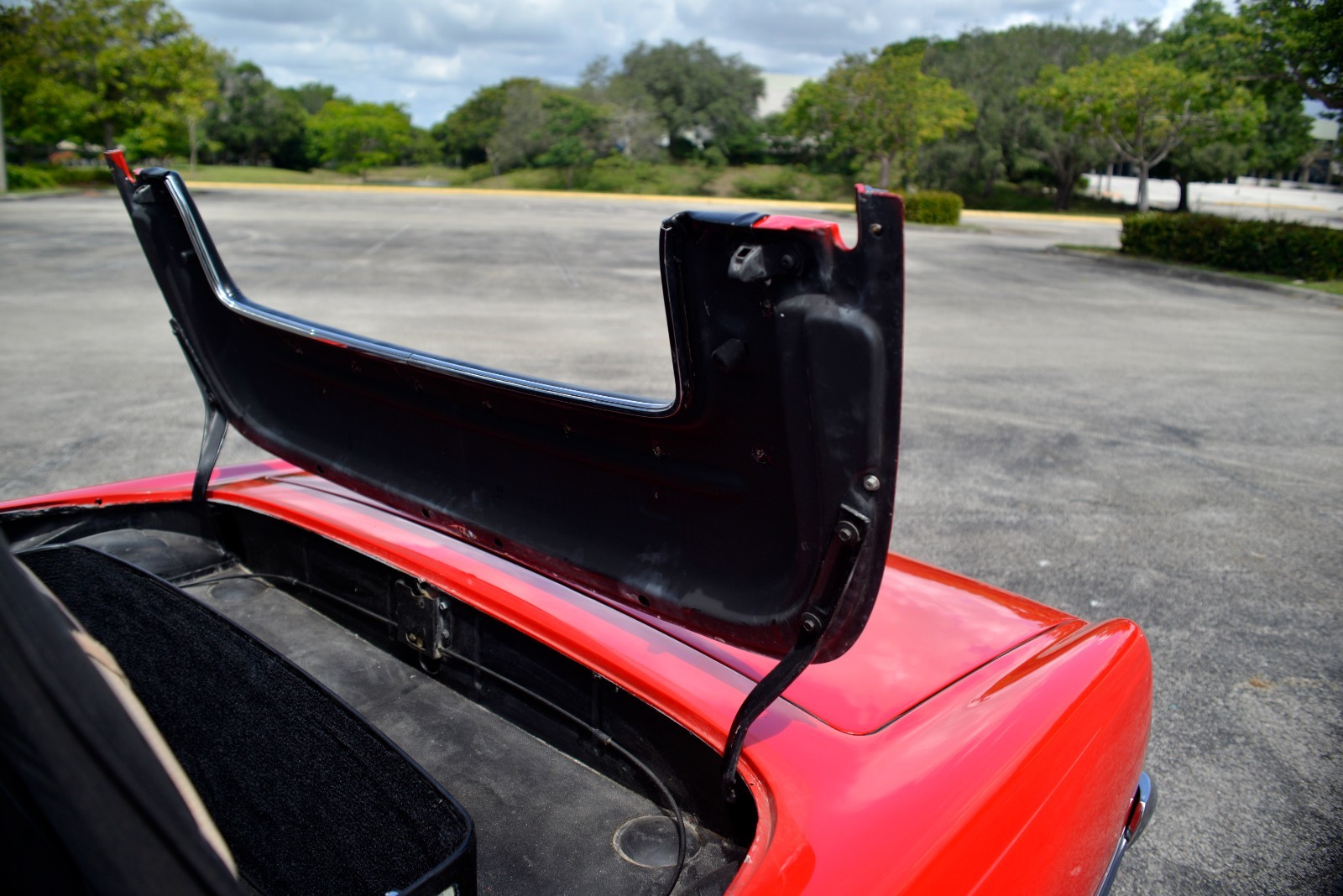 Mercedes-Benz-SL-Class-1964-Convertible-30