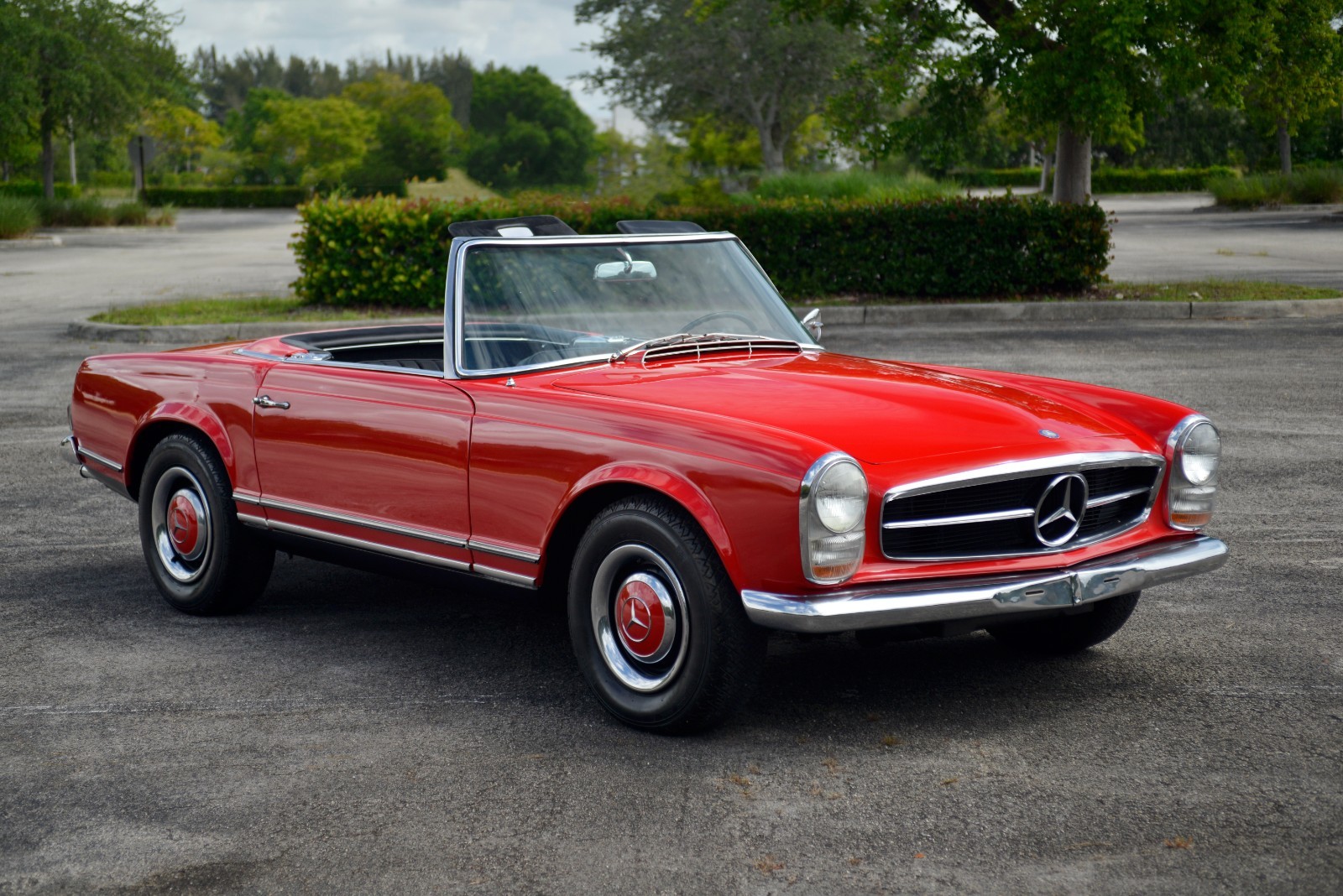 Mercedes-Benz-SL-Class-1964-Convertible-35