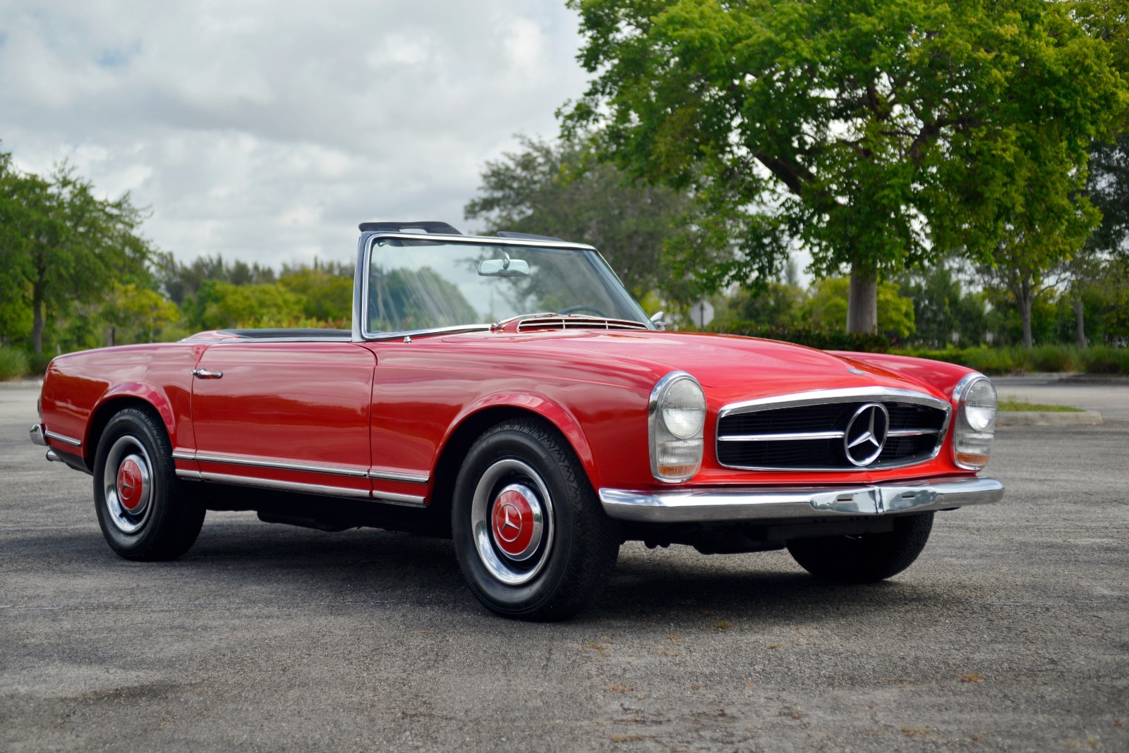 Mercedes-Benz-SL-Class-1964-Convertible-36
