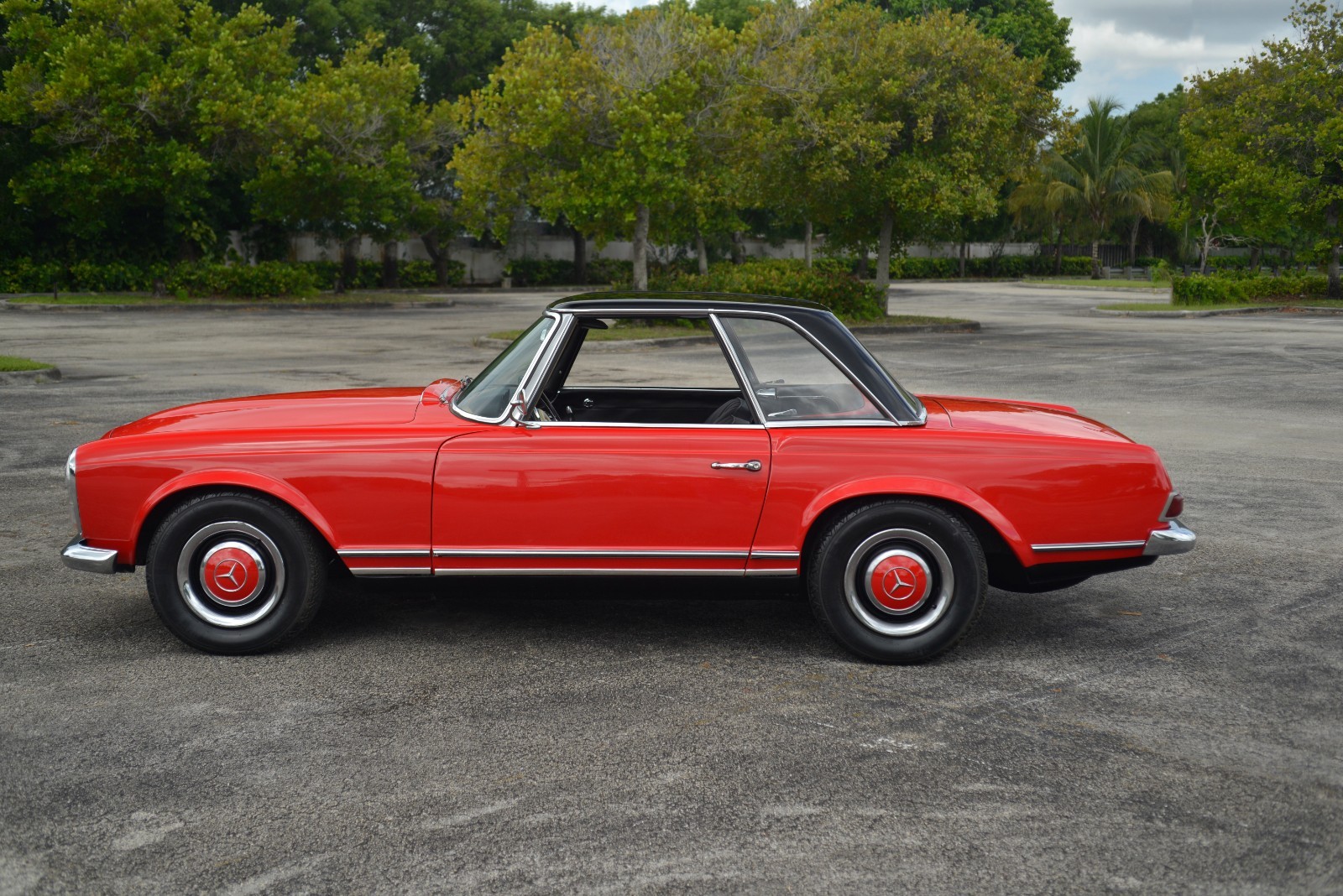 Mercedes-Benz-SL-Class-1964-Convertible-4