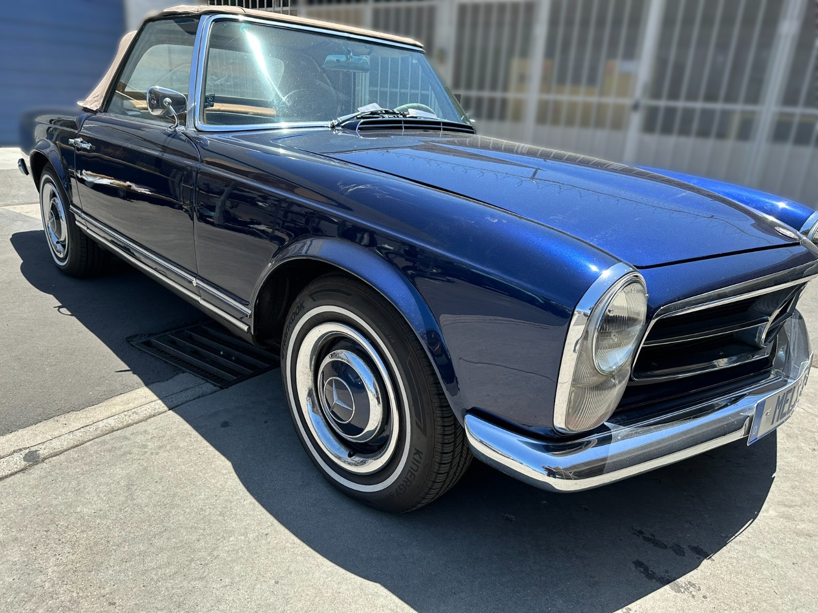 Mercedes-Benz-SL-Class-1967-Convertible-3