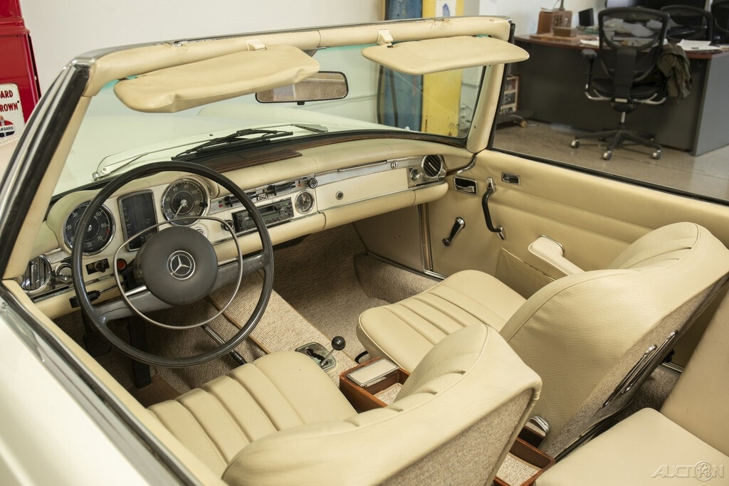 Mercedes-Benz-SL-Class-1968-Convertible-8
