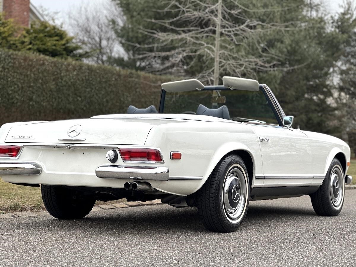 Mercedes-Benz-SL-Class-1969-Convertible-23