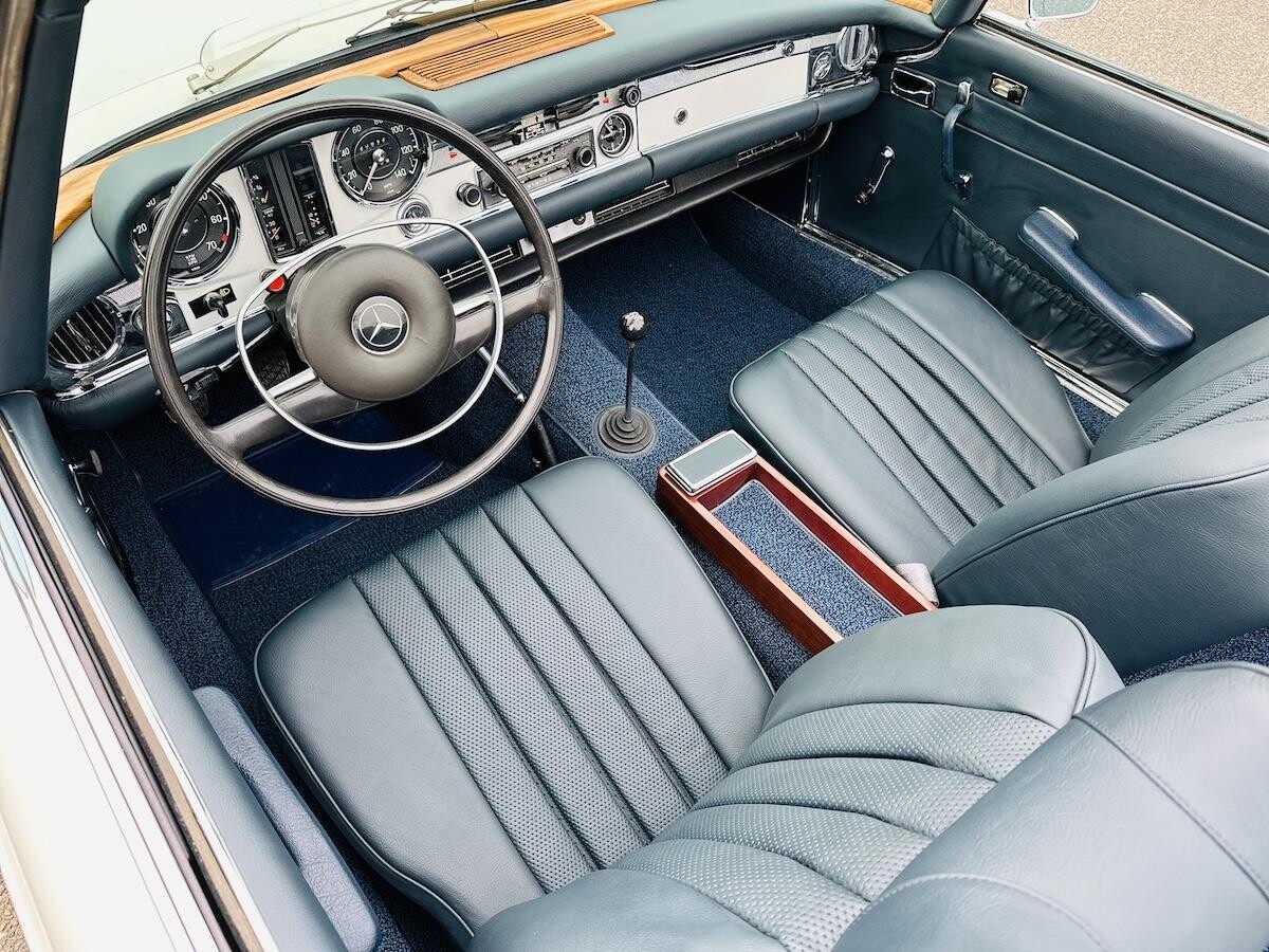 Mercedes-Benz-SL-Class-1969-Convertible-33