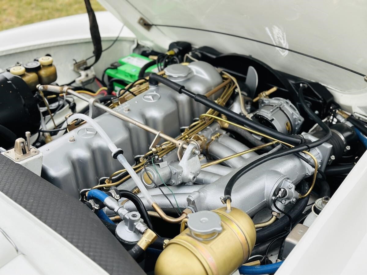 Mercedes-Benz-SL-Class-1969-Convertible-4