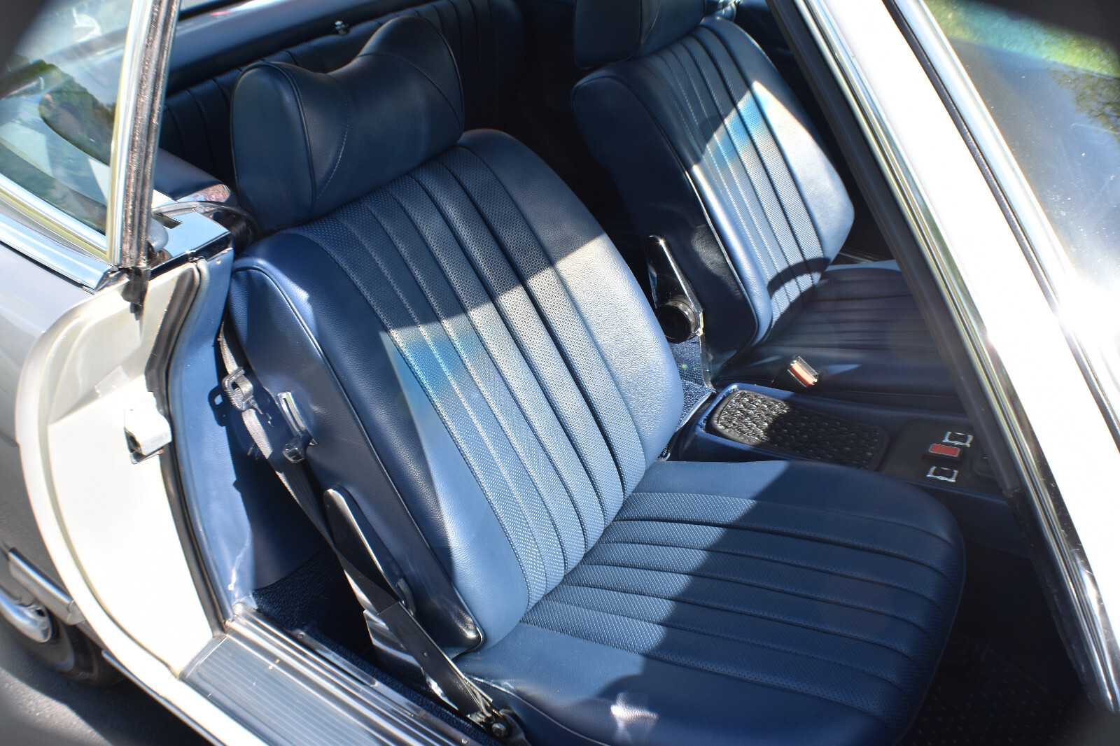 Mercedes-Benz-SL-Class-1976-Convertible-27