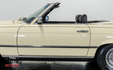Mercedes-Benz-SL-Class-1980-Convertible-33