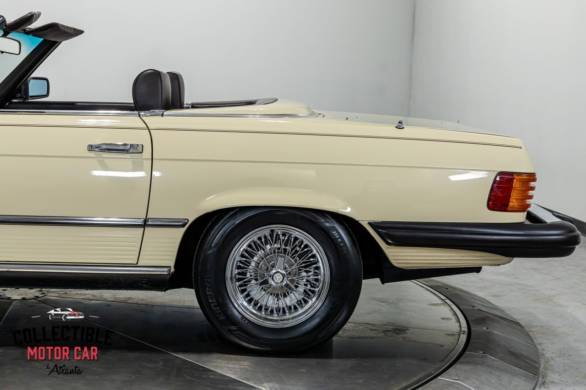 Mercedes-Benz-SL-Class-1980-Convertible-34