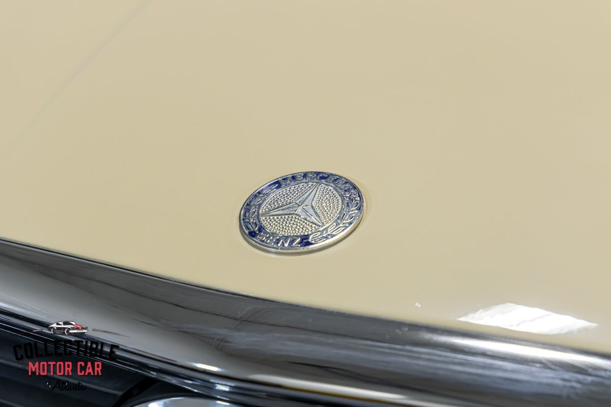 Mercedes-Benz-SL-Class-1980-Convertible-39