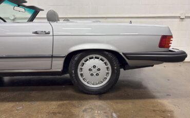 Mercedes-Benz-SL-Class-1980-Convertivle-22