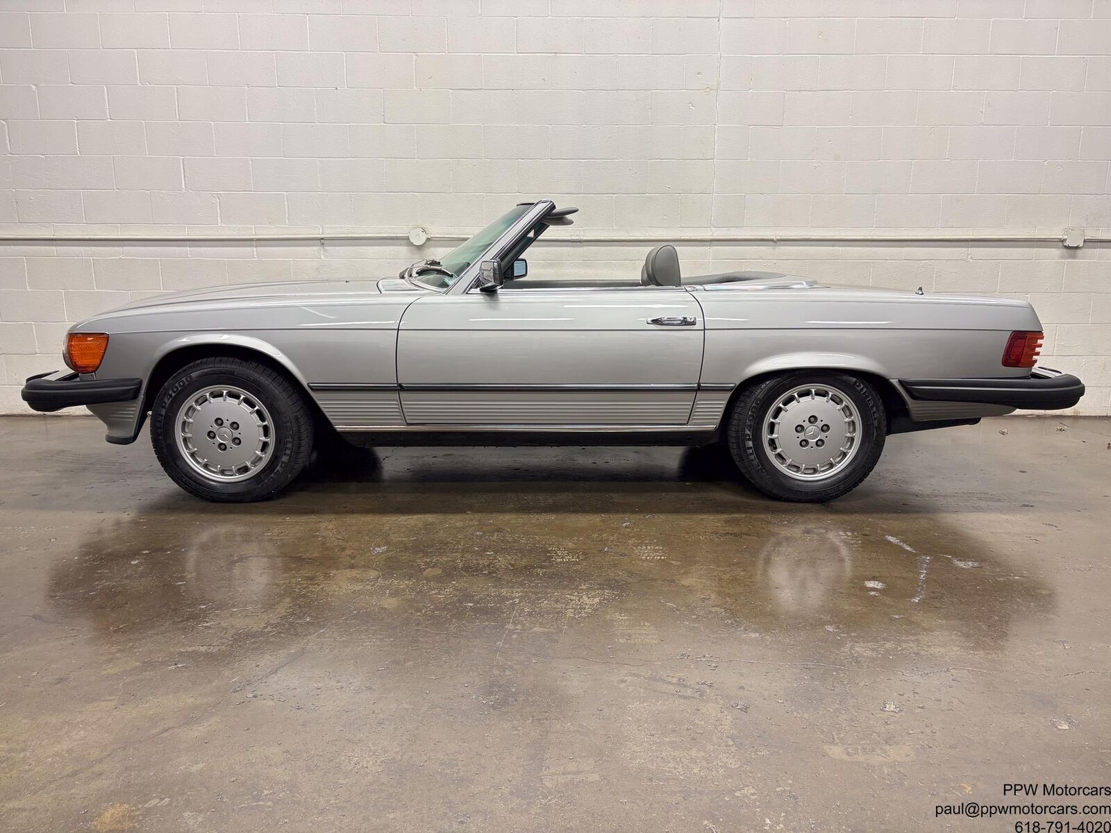 Mercedes-Benz-SL-Class-1980-Convertivle