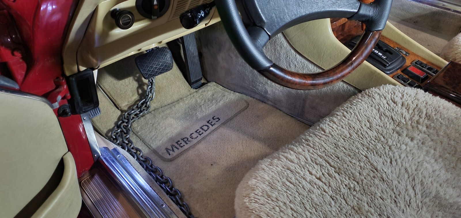 Mercedes-Benz-SL-Class-1981-Coupe-4