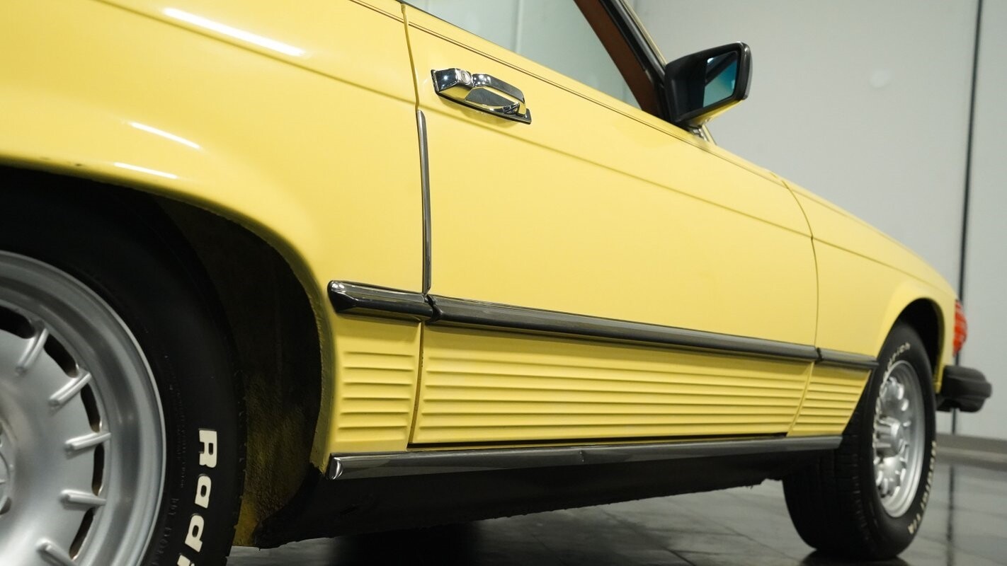 Mercedes-Benz-SL-Class-1982-Convertible-24