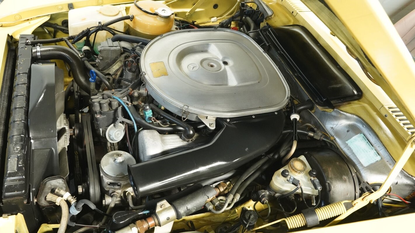 Mercedes-Benz-SL-Class-1982-Convertible-29
