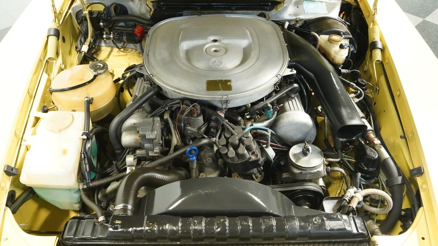 Mercedes-Benz-SL-Class-1982-Convertible-3
