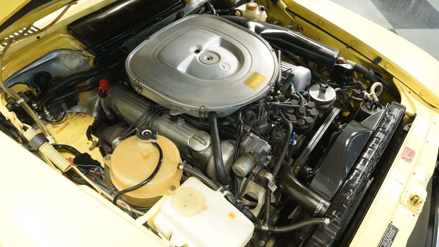 Mercedes-Benz-SL-Class-1982-Convertible-30