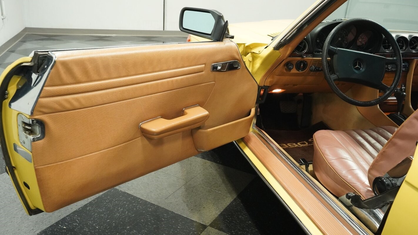 Mercedes-Benz-SL-Class-1982-Convertible-31