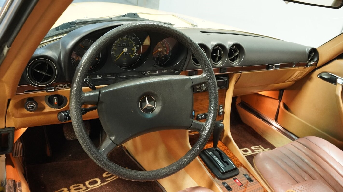 Mercedes-Benz-SL-Class-1982-Convertible-32