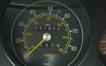 Mercedes-Benz-SL-Class-1982-Convertible-34