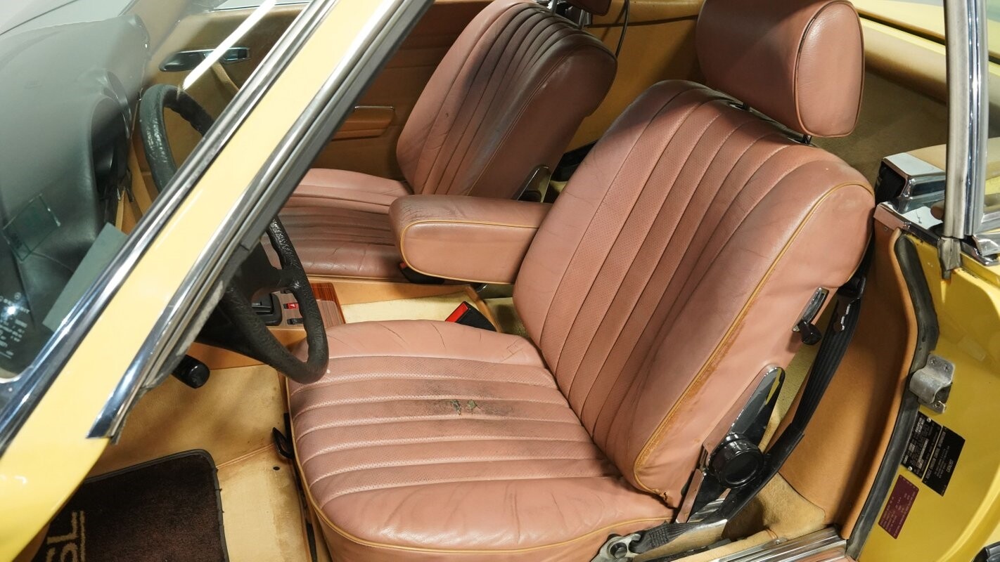 Mercedes-Benz-SL-Class-1982-Convertible-36