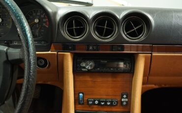 Mercedes-Benz-SL-Class-1982-Convertible-38