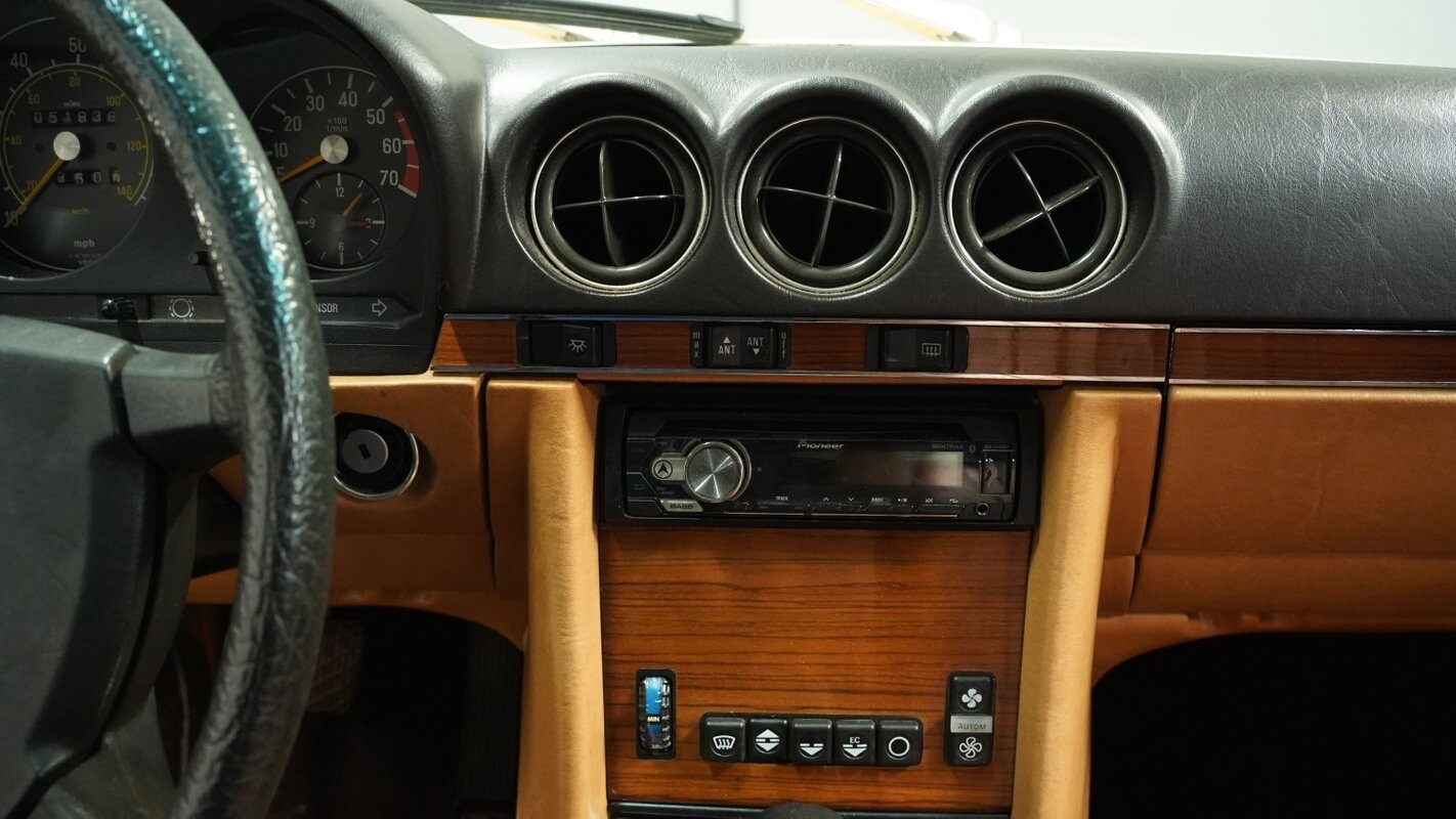 Mercedes-Benz-SL-Class-1982-Convertible-38