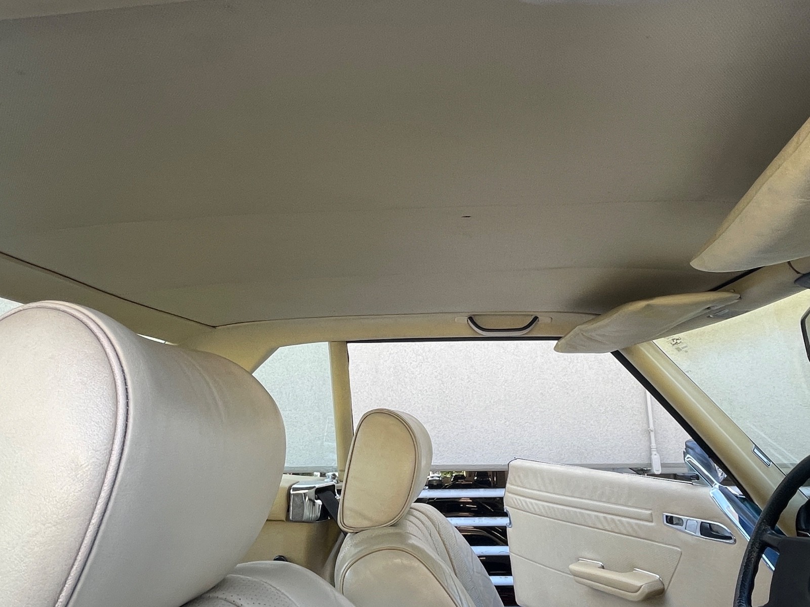 Mercedes-Benz-SL-Class-1983-Convertible-10
