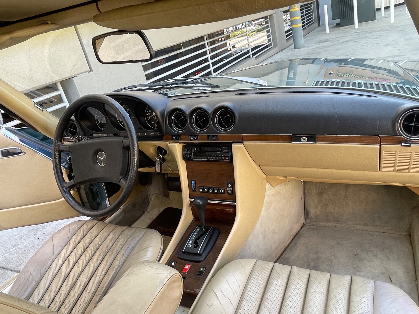 Mercedes-Benz-SL-Class-1983-Convertible-11