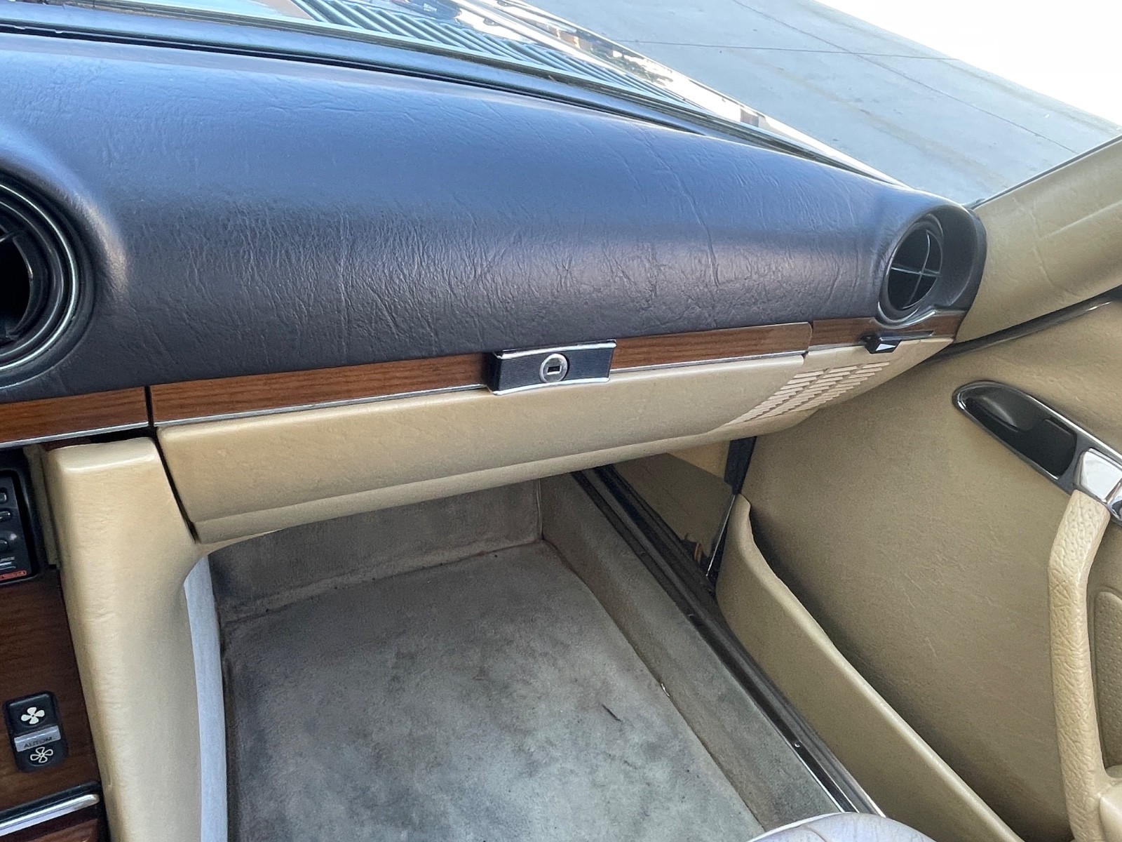 Mercedes-Benz-SL-Class-1983-Convertible-14