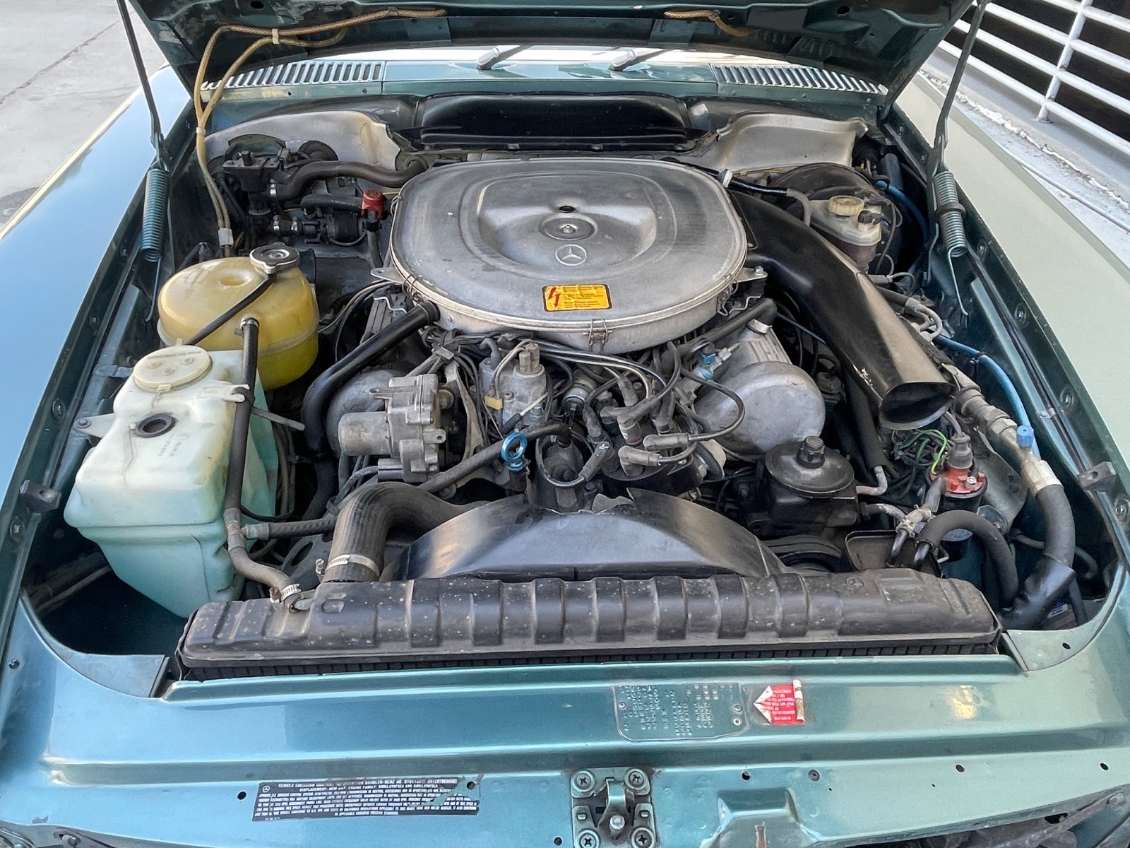 Mercedes-Benz-SL-Class-1983-Convertible-16