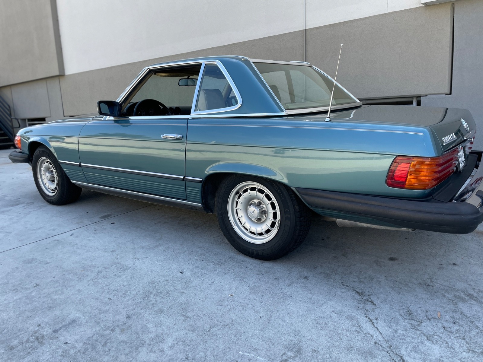 Mercedes-Benz-SL-Class-1983-Convertible-18