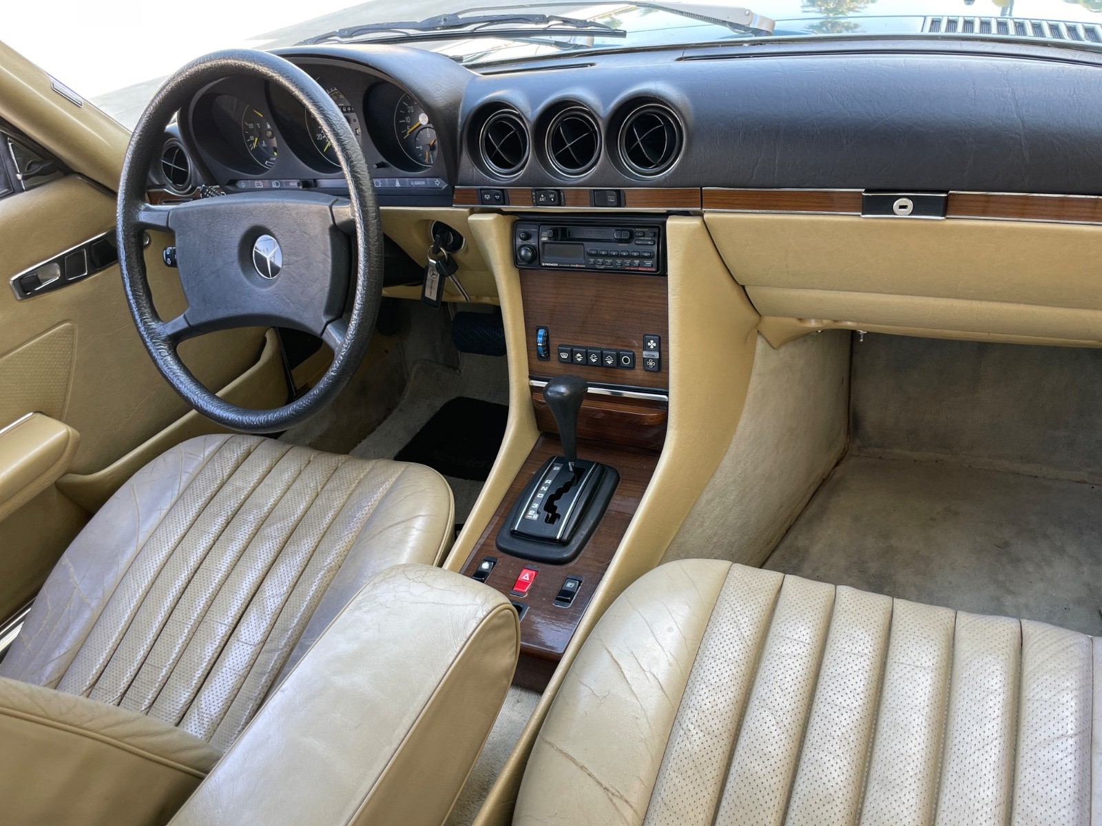 Mercedes-Benz-SL-Class-1983-Convertible-23