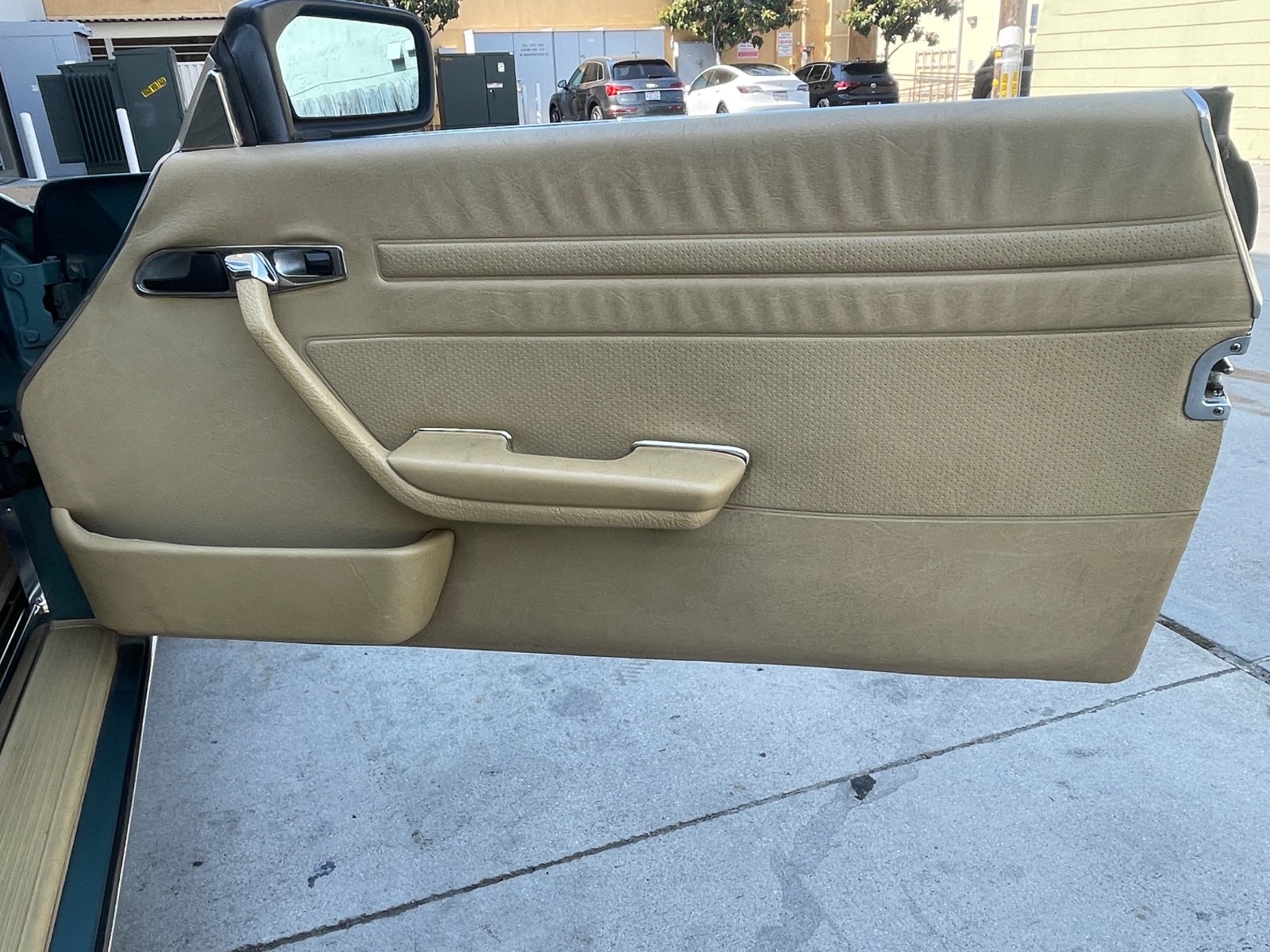 Mercedes-Benz-SL-Class-1983-Convertible-6