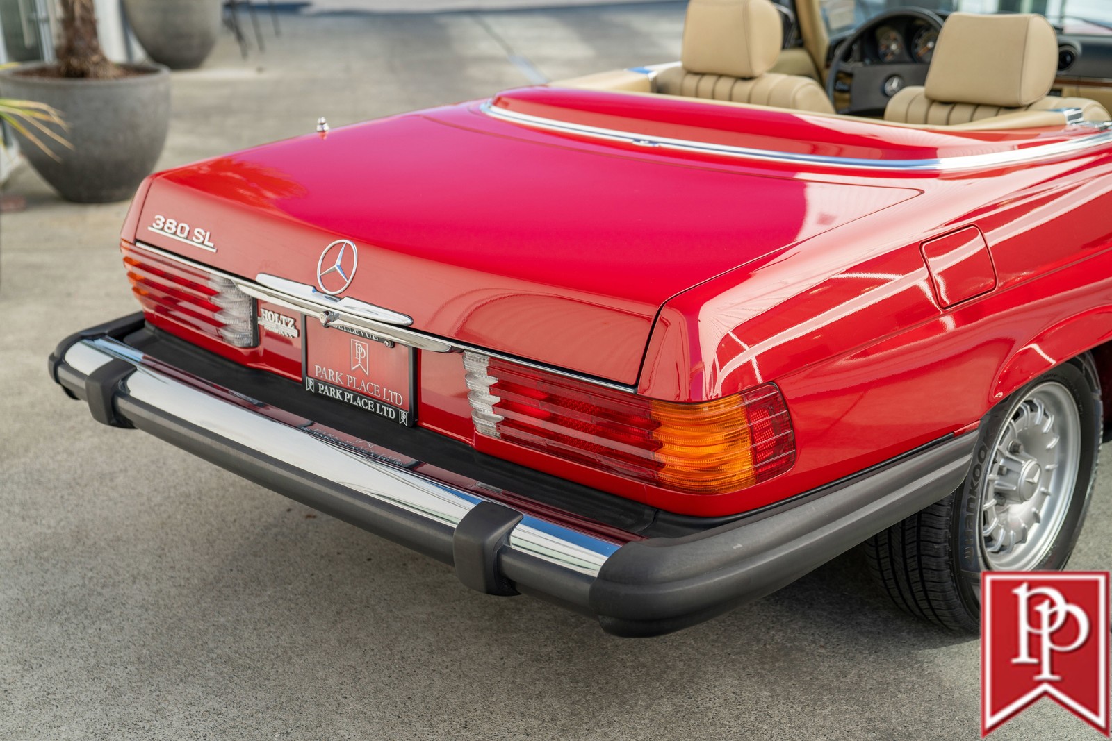 Mercedes-Benz-SL-Class-1983-Roadster-14