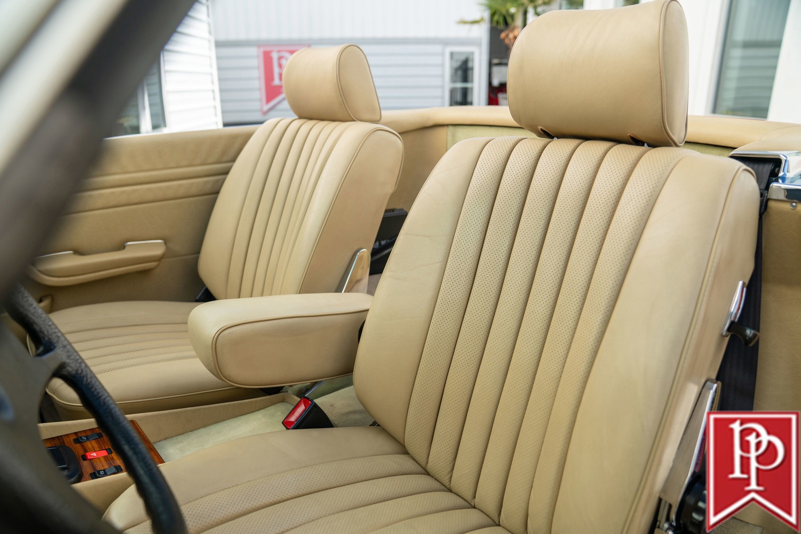 Mercedes-Benz-SL-Class-1983-Roadster-17