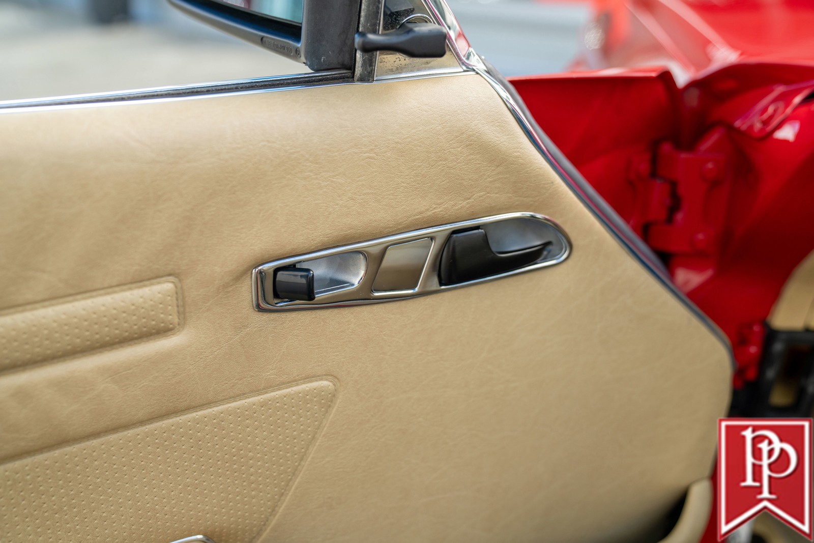 Mercedes-Benz-SL-Class-1983-Roadster-19