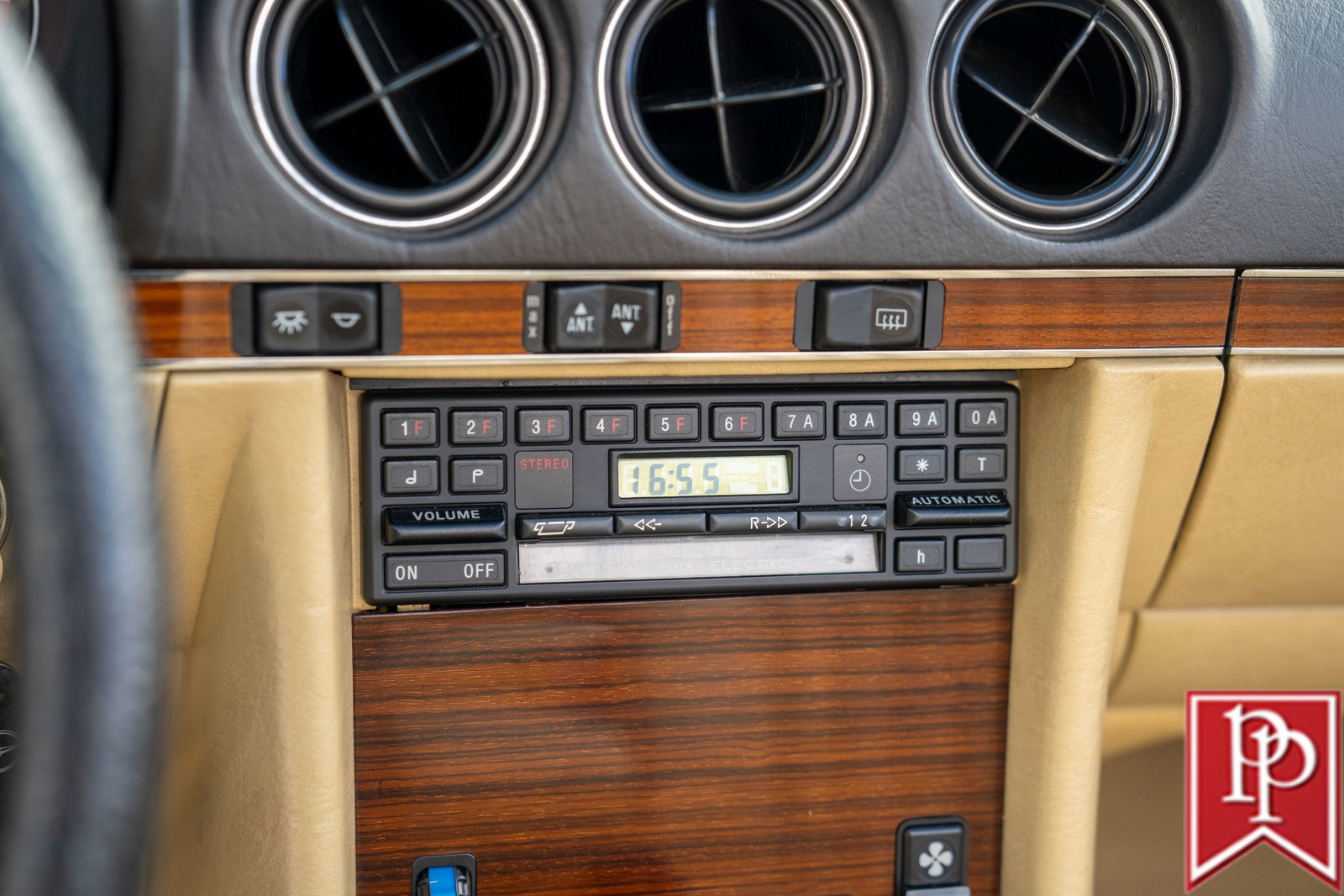 Mercedes-Benz-SL-Class-1983-Roadster-24