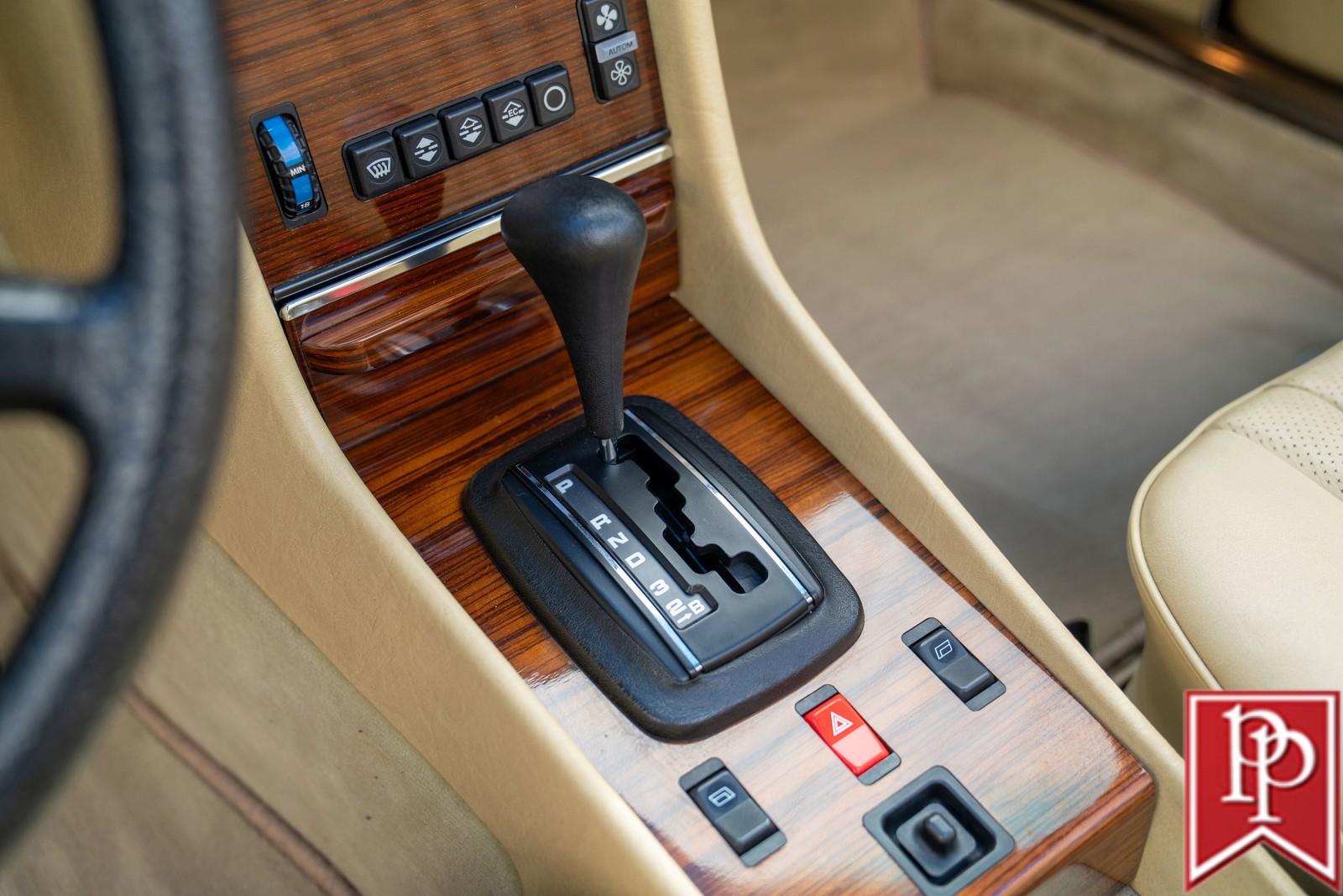 Mercedes-Benz-SL-Class-1983-Roadster-26