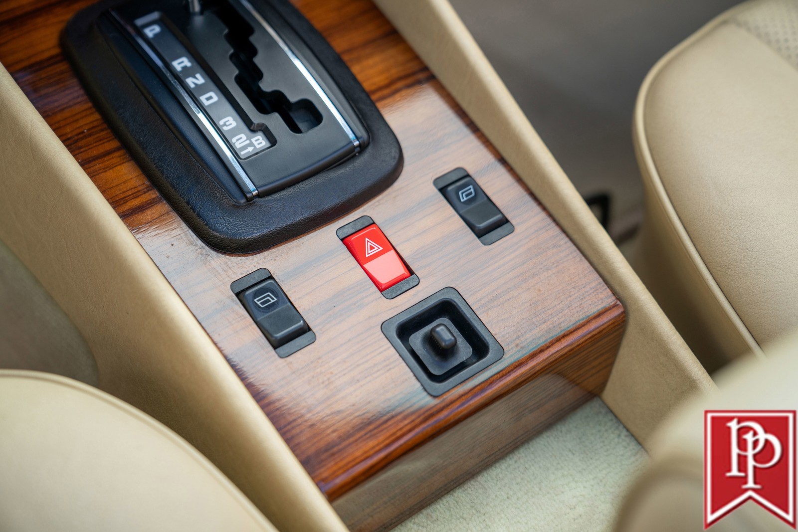 Mercedes-Benz-SL-Class-1983-Roadster-27