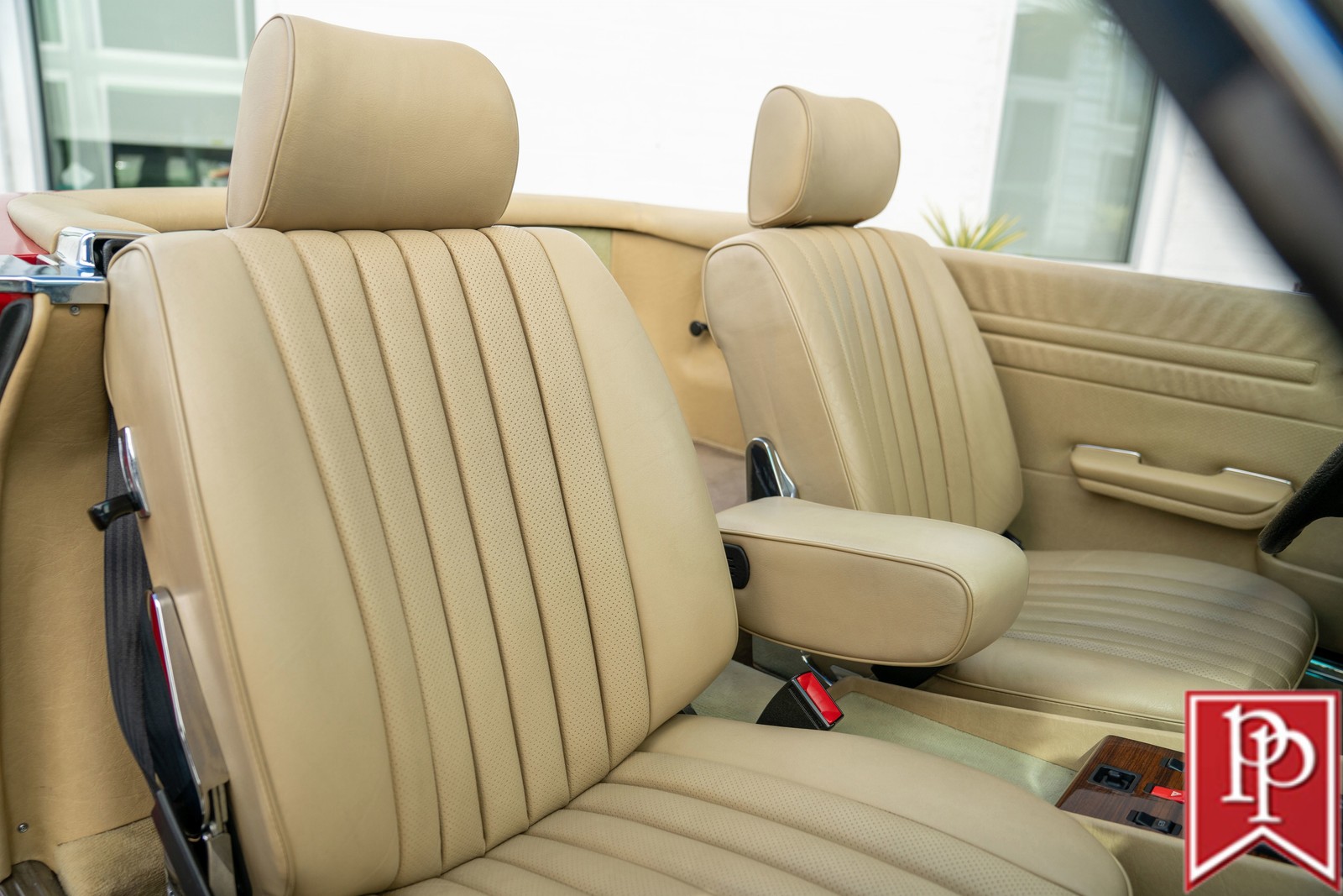 Mercedes-Benz-SL-Class-1983-Roadster-29