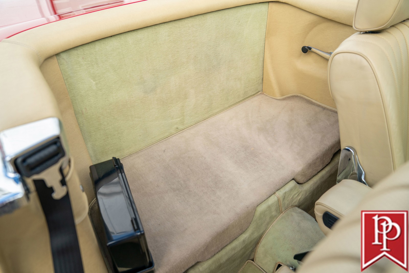 Mercedes-Benz-SL-Class-1983-Roadster-31