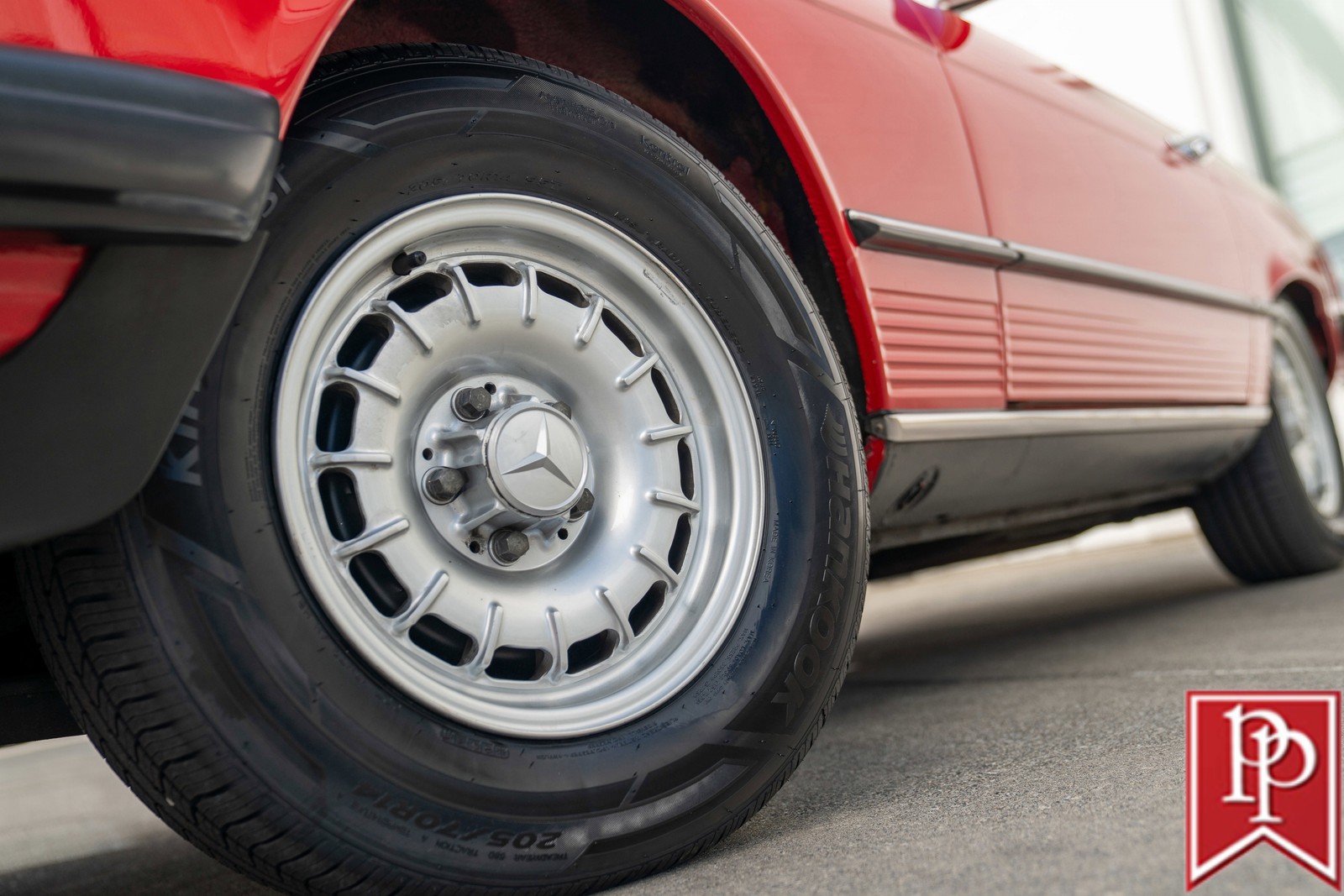 Mercedes-Benz-SL-Class-1983-Roadster-6