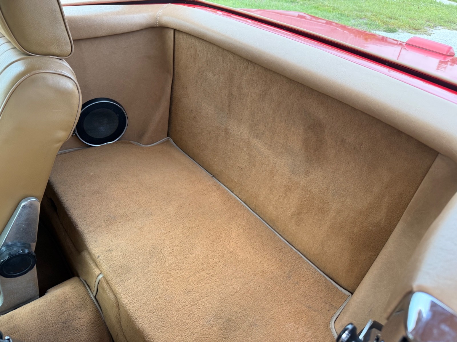 Mercedes-Benz-SL-Class-1985-Convertible-17