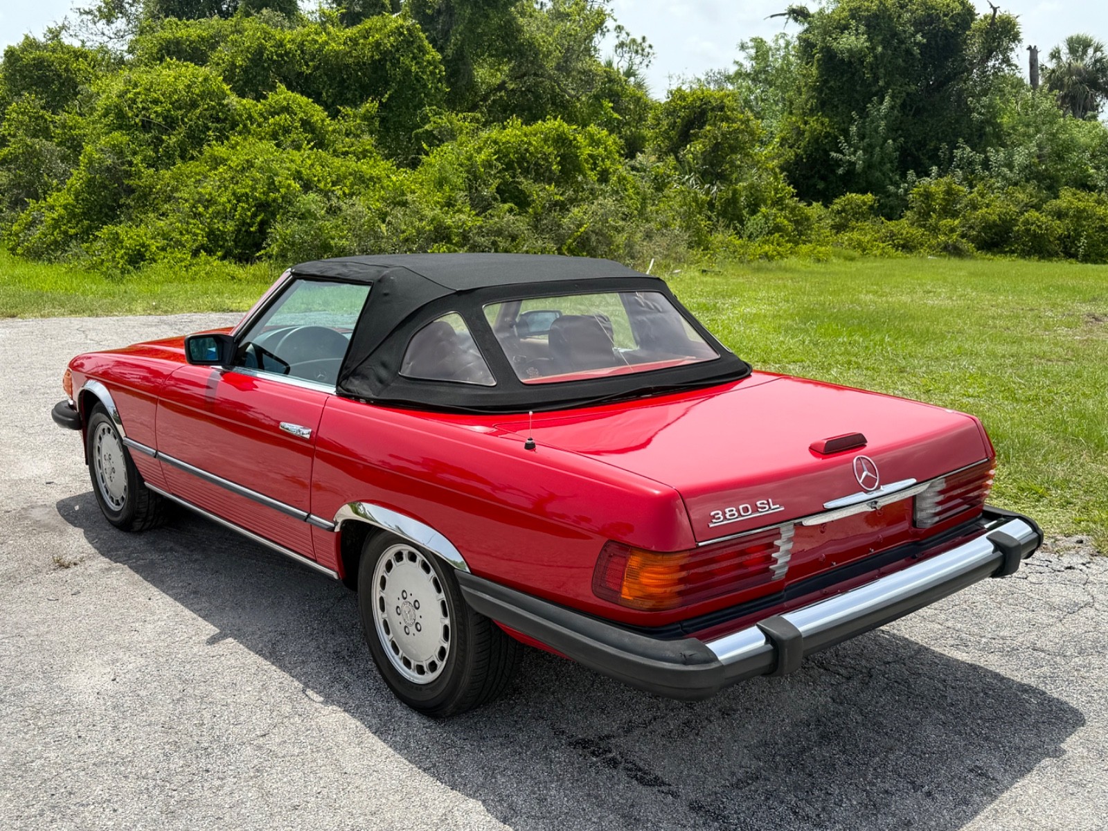 Mercedes-Benz-SL-Class-1985-Convertible-3